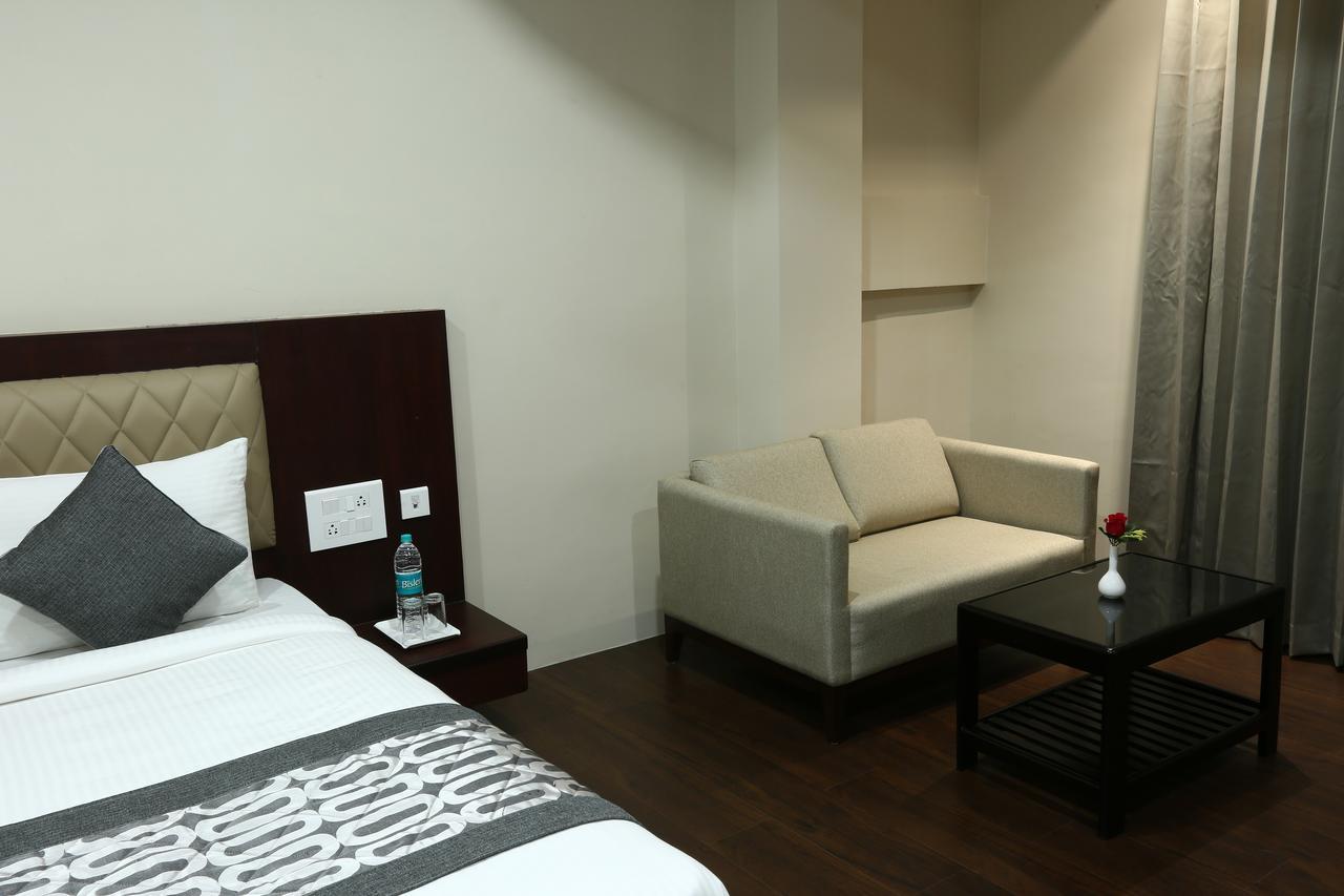 Hotel Jironi จอร์ฮัต ภายนอก รูปภาพ